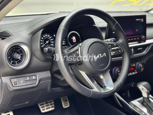 كيا K3 2025 أبيض مستعملة للبيع - 4