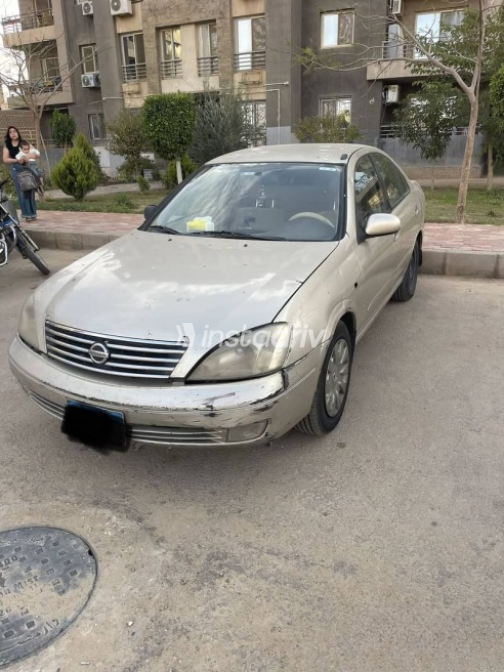 Nissan Sunny 2012 Gold Used for Sale - 3