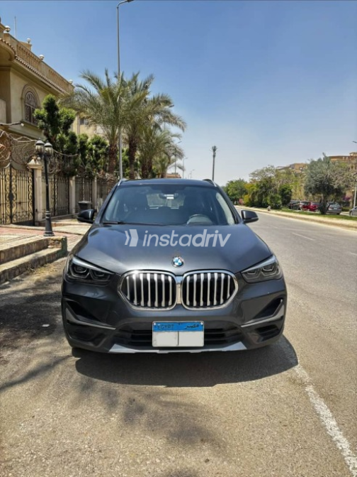 بي ام دبليو X1 2021 فضي مستعملة للبيع - 1
