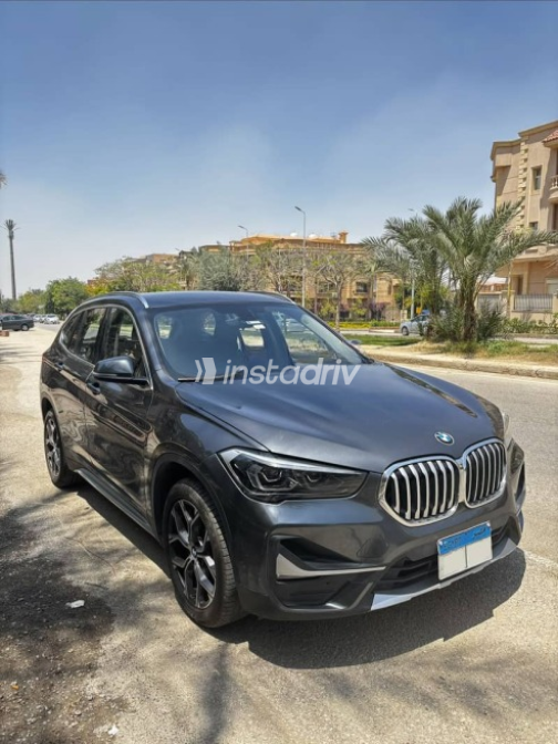 بي ام دبليو X1 2021 فضي مستعملة للبيع - 2