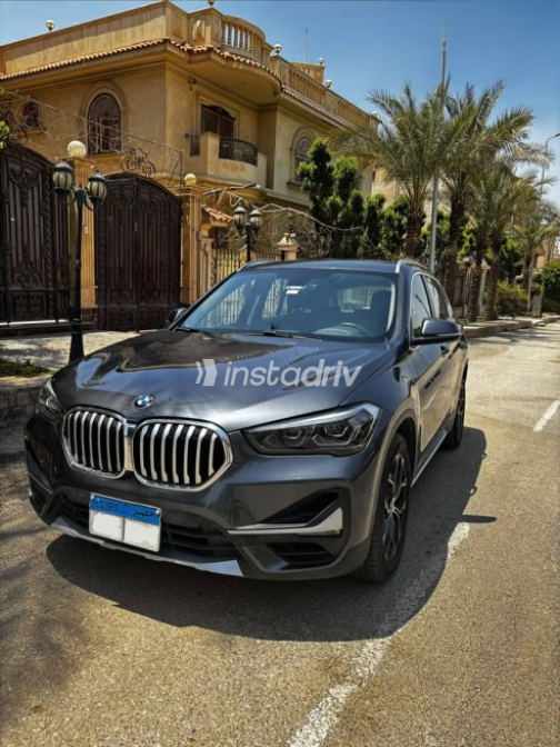 بي ام دبليو X1 2021 فضي مستعملة للبيع - 3
