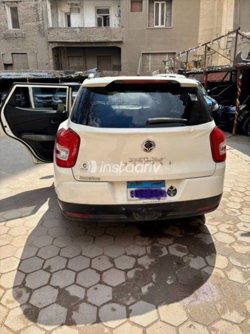 Ssang Yong Tivoli XLV 2019 White Used for Sale - 6