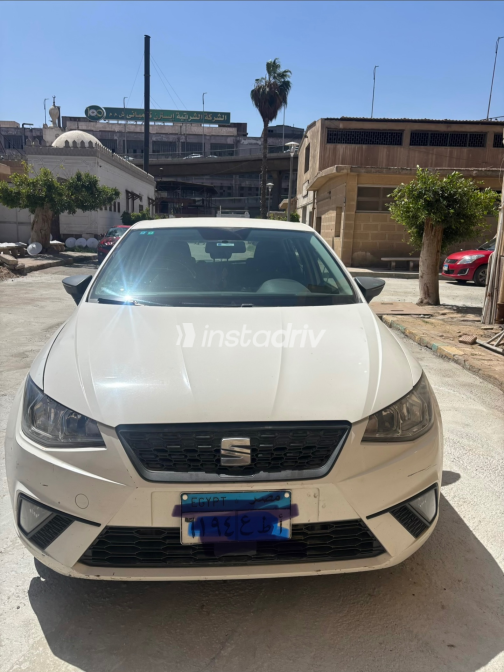 سيات ابيزا 2021 أبيض مستعملة للبيع - 4