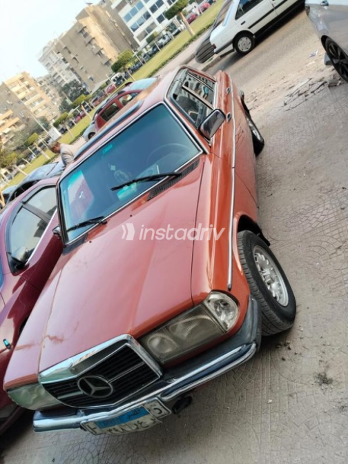 Mercedes 200 1977 Orange Used for Sale - 1