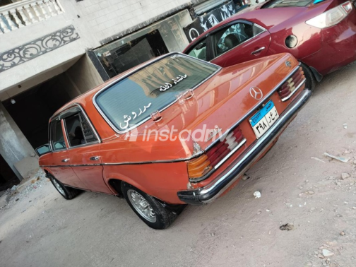 Mercedes 200 1977 Orange Used for Sale - 10