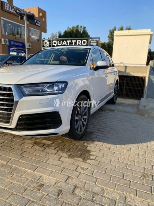 Audi Q7 2018 White Used for Sale - 7