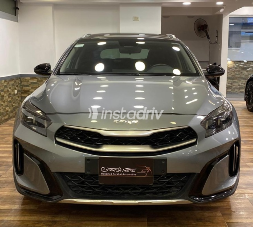 Kia Xceed 2023 Silver Used for Sale - 1
