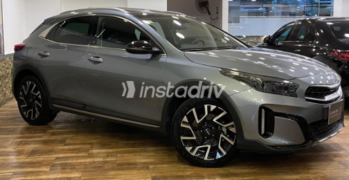 Kia Xceed 2023 Silver Used for Sale - 2