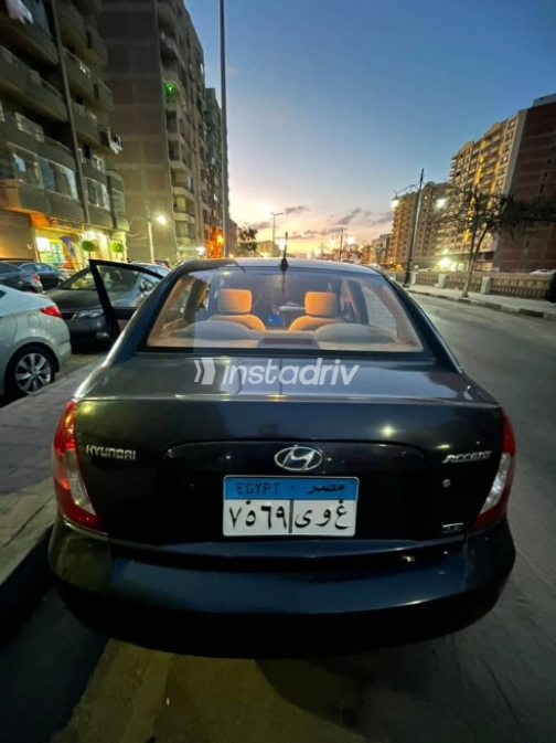 Hyundai Accent 2011 Gray Used for Sale - 3