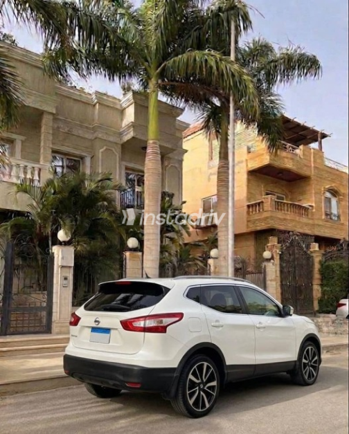 Nissan Qashqai 2018 White Used for Sale - 7
