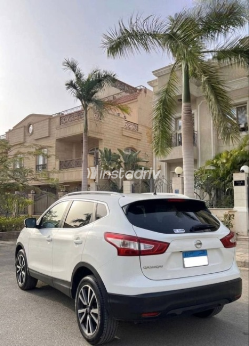 Nissan Qashqai 2018 White Used for Sale - 8