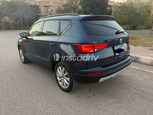 سيات اتيكا 2020 أزرق غامق مستعملة للبيع - 4
