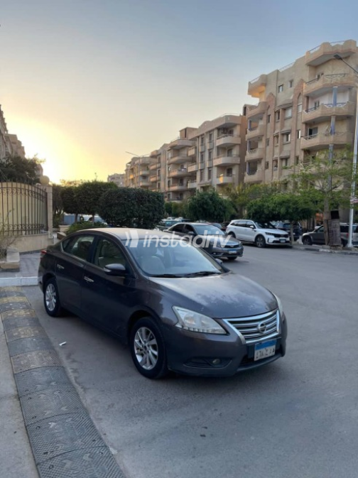 Nissan Sentra 2018 Gray Used for Sale - 2
