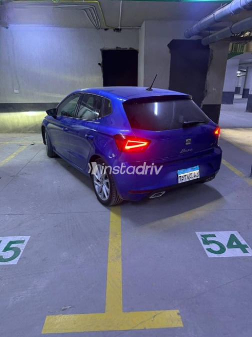 سيات ابيزا 2025 أبيض مستعملة للبيع - 2