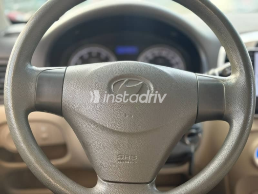 Hyundai Accent 2011 White Used for Sale - 9