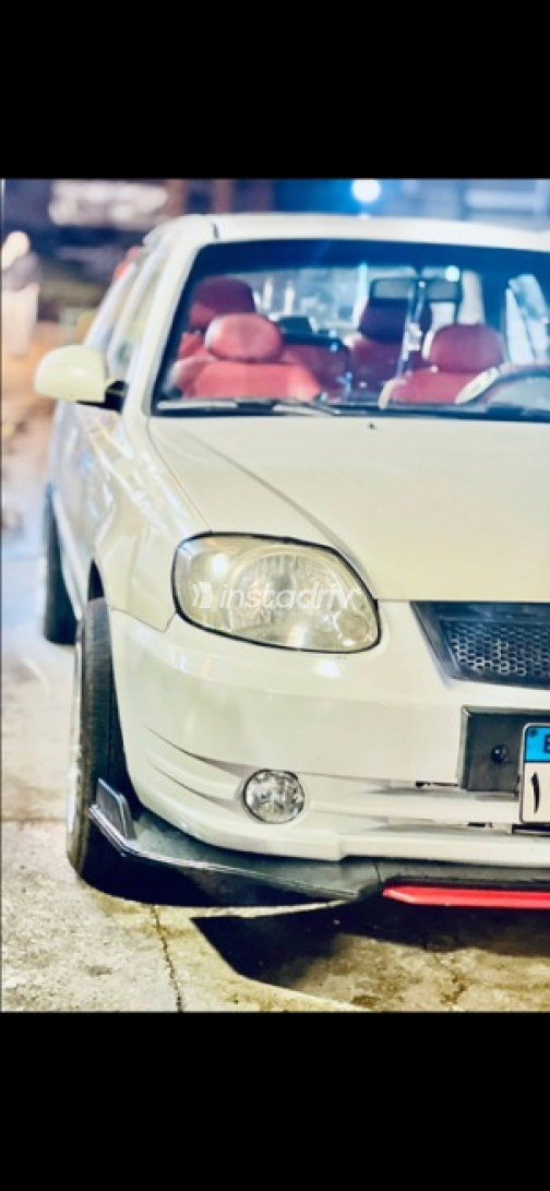 Hyundai Verna 2015 White Used for Sale - 3