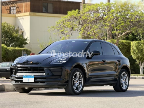 بورش ماكان 2022 أسود مستعملة للبيع - 2
