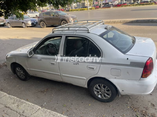 Hyundai Verna 2011 White Used for Sale - 3