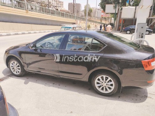 سكودا اوكتافيا A7 2015 أسود مستعملة للبيع - 3