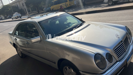 Mercedes E 200 1996 Silver Used for Sale - 1