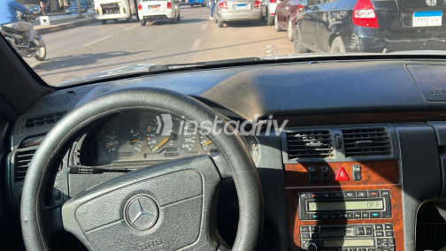 Mercedes E 200 1996 Silver Used for Sale - 2