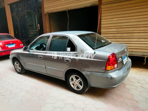 Hyundai Verna 2011 Gray Used for Sale - 4