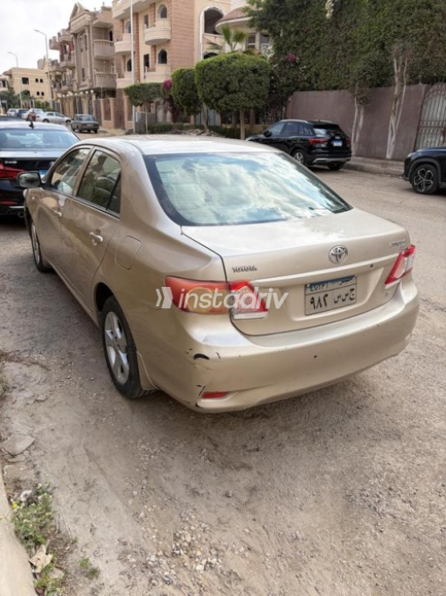Toyota Corolla 2012 Gold Used for Sale - 4