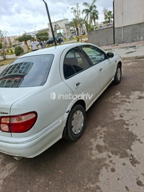 نيسان صنى 2002 أبيض مستعملة للبيع - 2