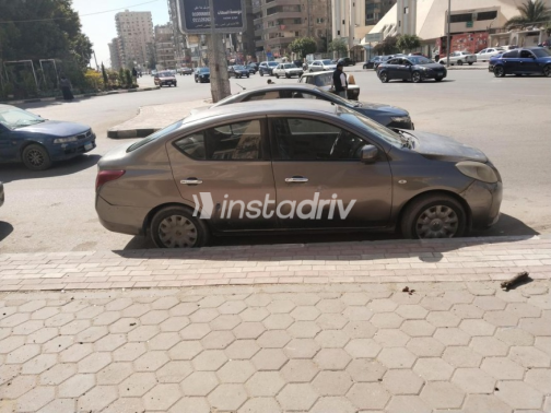نيسان صنى 2013 ذهبي مستعملة للبيع - 3
