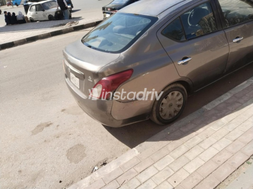 نيسان صنى 2013 ذهبي مستعملة للبيع - 4