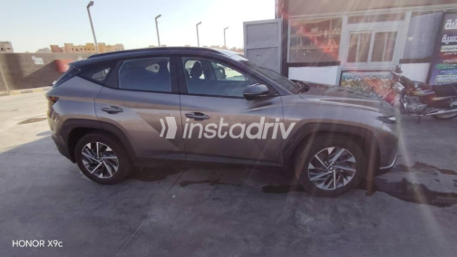 Hyundai Tucson 2023 Gold Used for Sale - 3