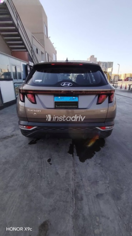 Hyundai Tucson 2023 Gold Used for Sale - 4