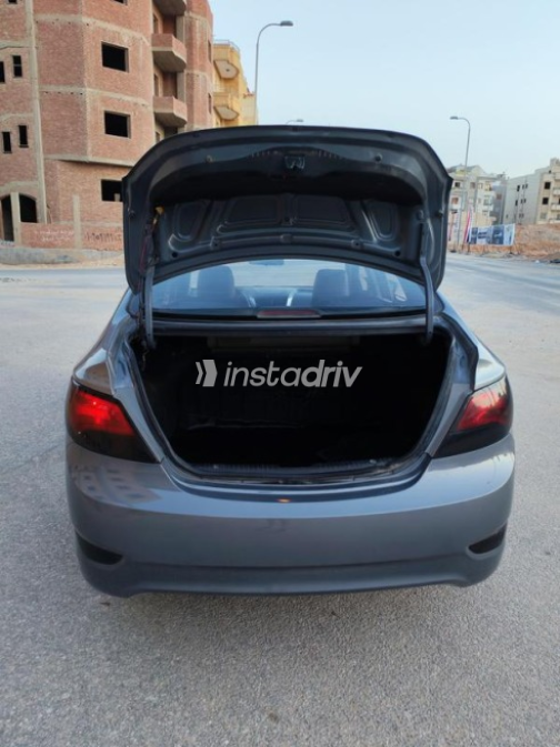 هيونداي اكسنت RB 2015 رمادي مستعملة للبيع - 7