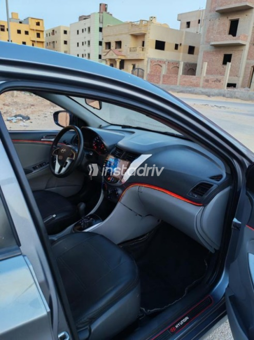 هيونداي اكسنت RB 2015 رمادي مستعملة للبيع - 9