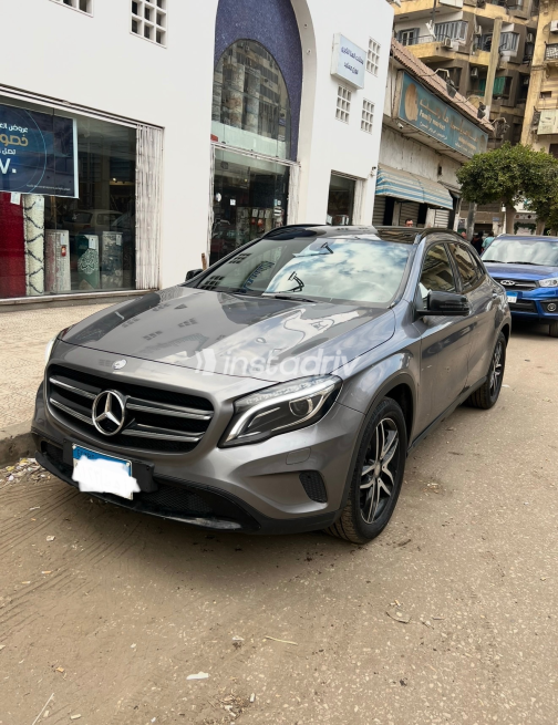 مرسيدس GLA 200 2015 رمادي غامق مستعملة للبيع - 4