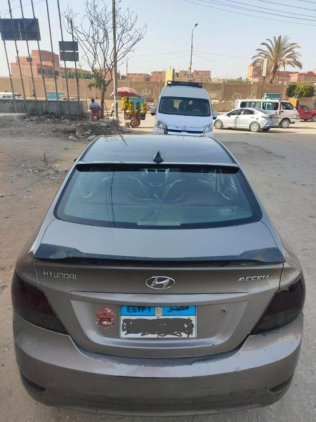 هيونداي اكسنت RB 2013 برونزي مستعملة للبيع