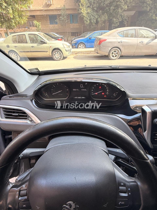 Peugeot 2008 2020 Gray Used for Sale - 5