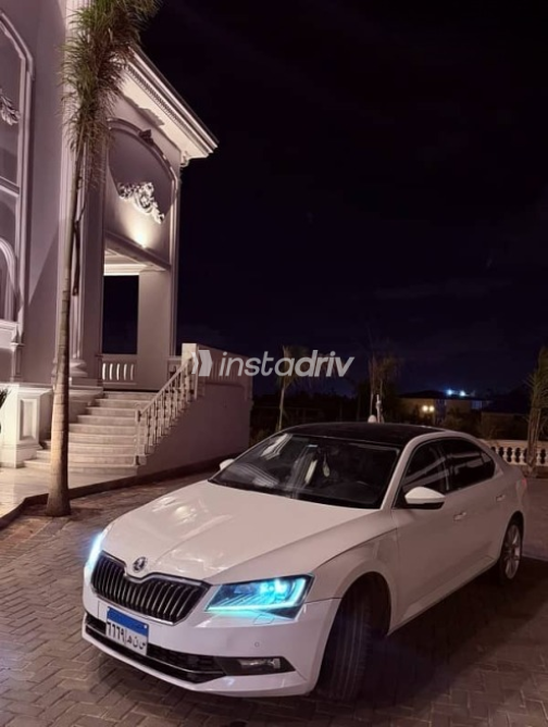 Skoda Superb 2019 White Used for Sale - 4