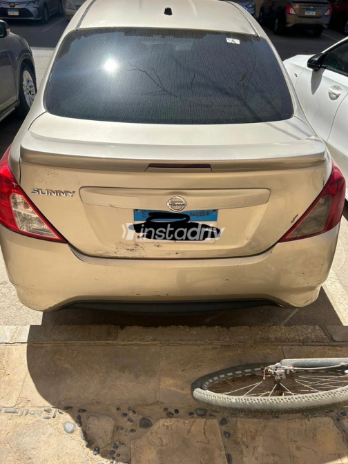 Nissan Sunny 2018 Gold Used for Sale - 1
