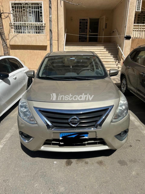 Nissan Sunny 2018 Gold Used for Sale - 2