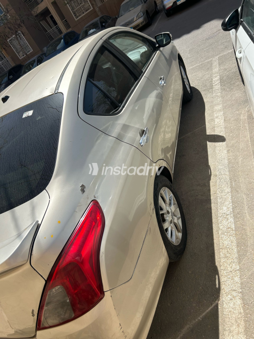 Nissan Sunny 2018 Gold Used for Sale - 5