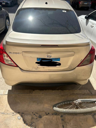 Nissan Sunny 2018 Gold Used for Sale