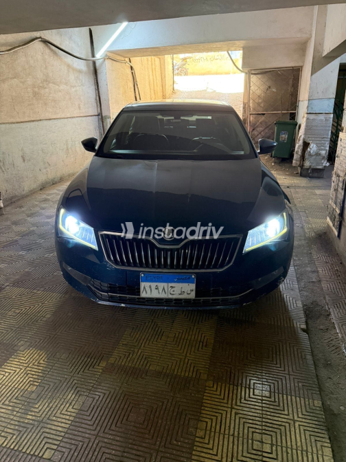 Skoda Superb 2019 Green Used for Sale - 4