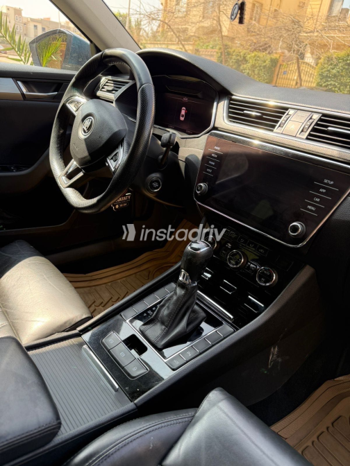 Skoda Superb 2019 Green Used for Sale - 6