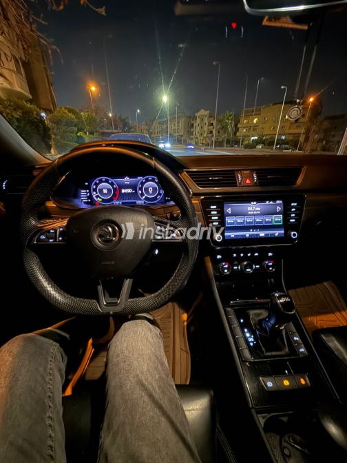 Skoda Superb 2019 Green Used for Sale - 7