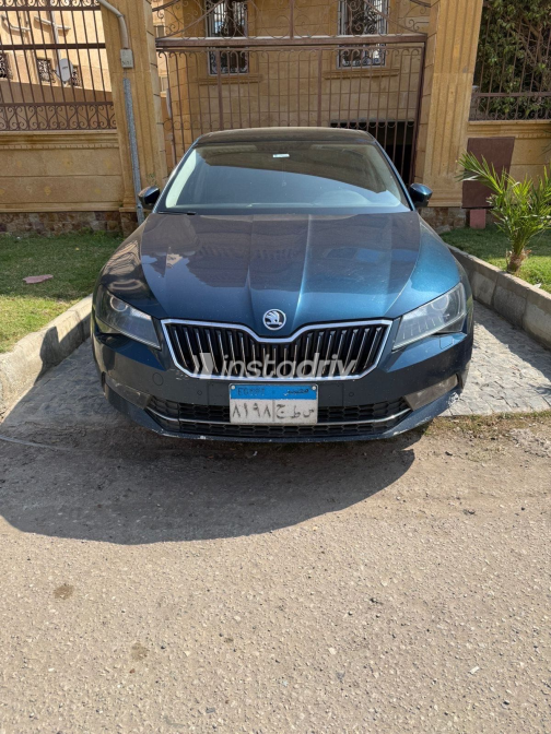 Skoda Superb 2019 Green Used for Sale - 10