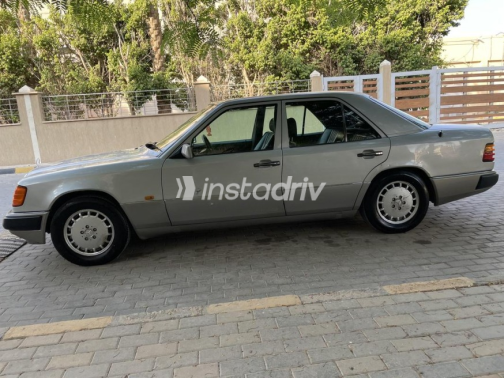 Mercedes E 200 1992 Silver Used for Sale - 2
