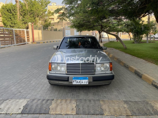 Mercedes E 200 1992 Silver Used for Sale - 3