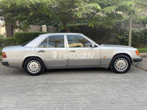Mercedes E 200 1992 Silver Used for Sale - 1