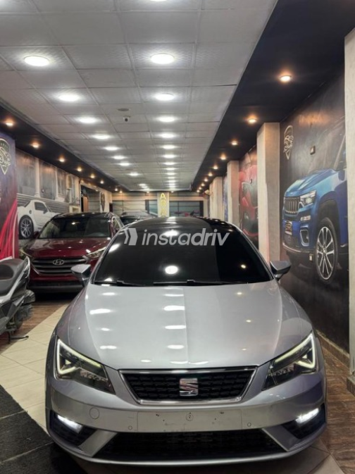 Seat Leon 2020 Silver Used for Sale - 1